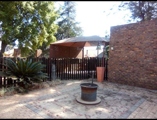 4 BEDROOM HOUSE FOR SALE IN ROOIHUISKRAAL